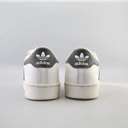SUPERSTAR