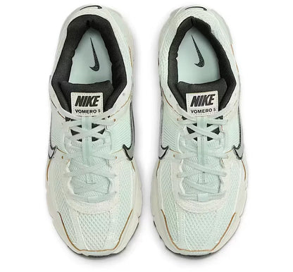 Zoom Vomero 5 Light Silver Chrome (Women's)