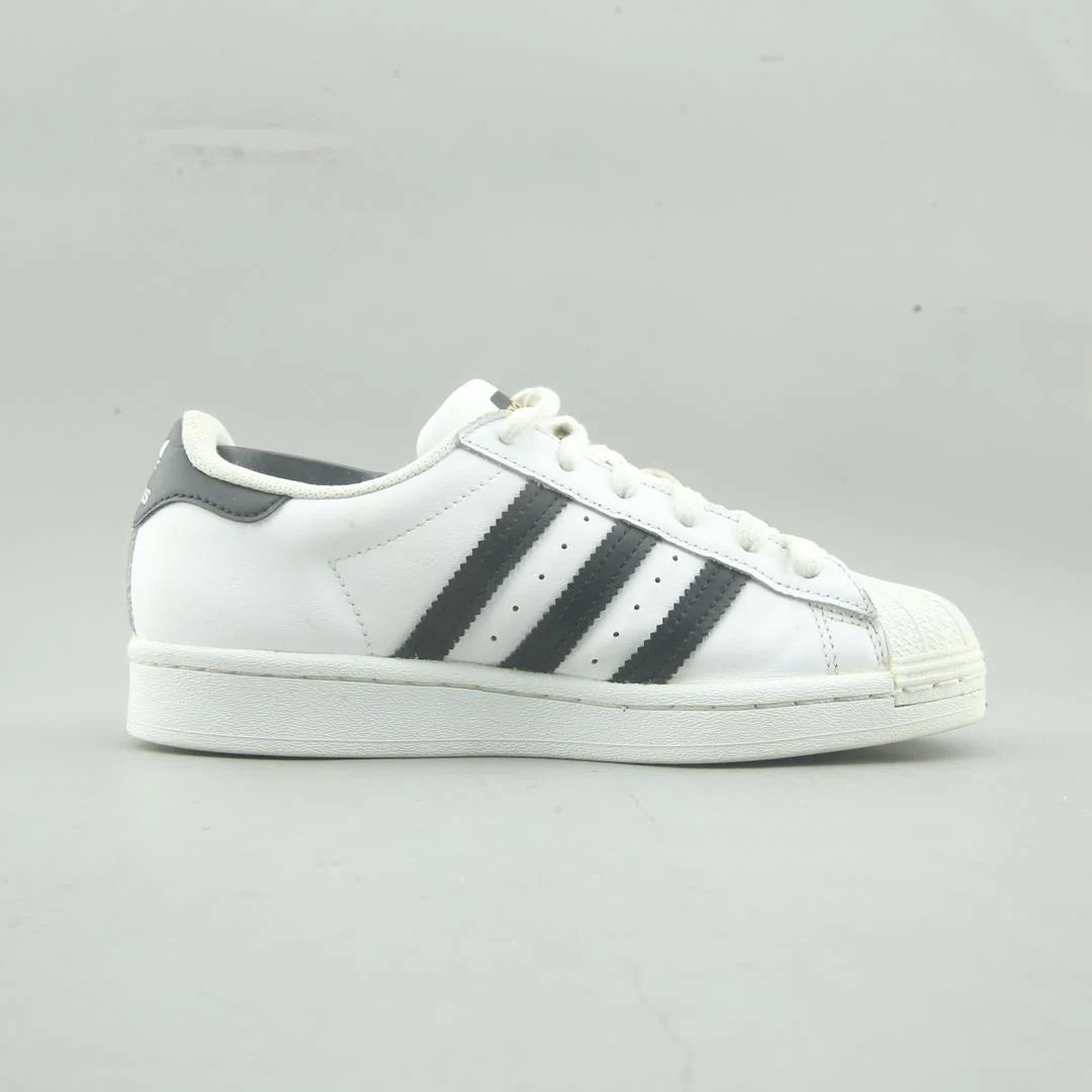 SUPERSTAR