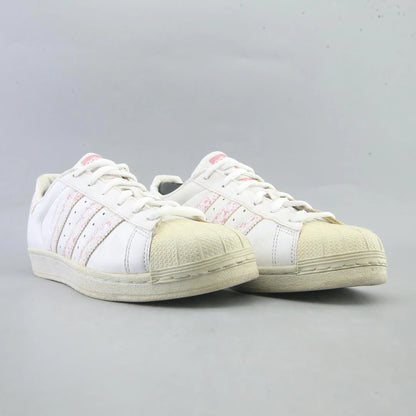 SUPERSTAR