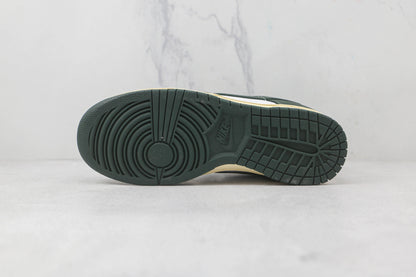 Nike Dunk Low Vintage Green W