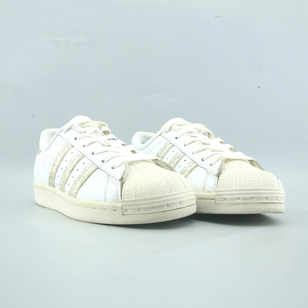 SUPERSTAR