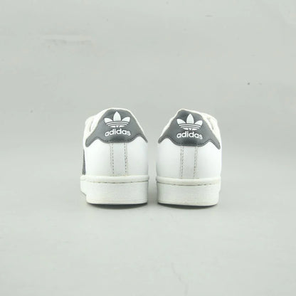 SUPERSTAR