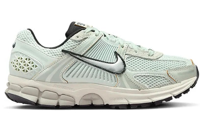Zoom Vomero 5 Light Silver Chrome (Women's)
