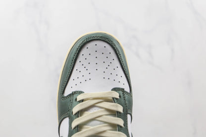 Nike Dunk Low Vintage Green W