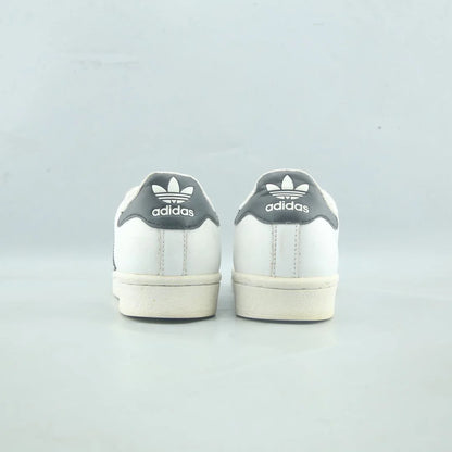 SUPERSTAR
