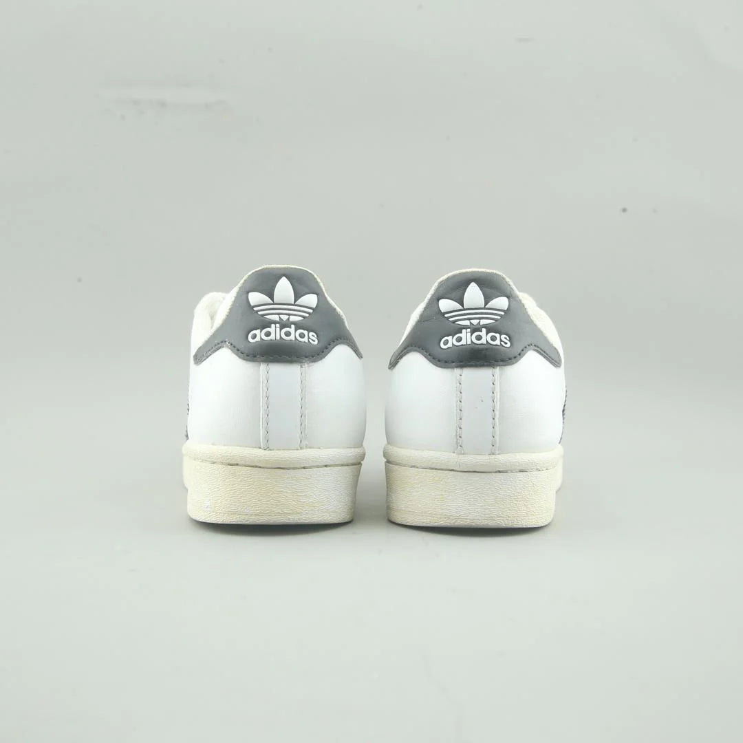 SUPERSTAR
