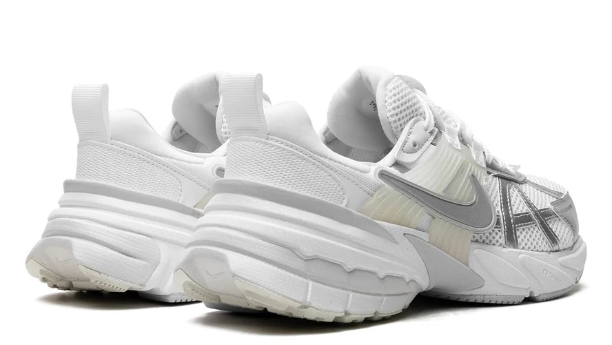 V2K Run Metallic Silver White (Women's)