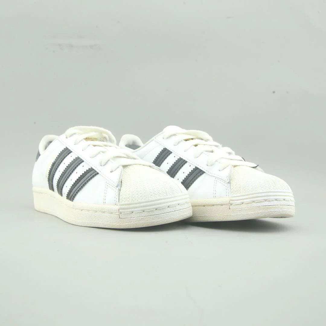 SUPERSTAR