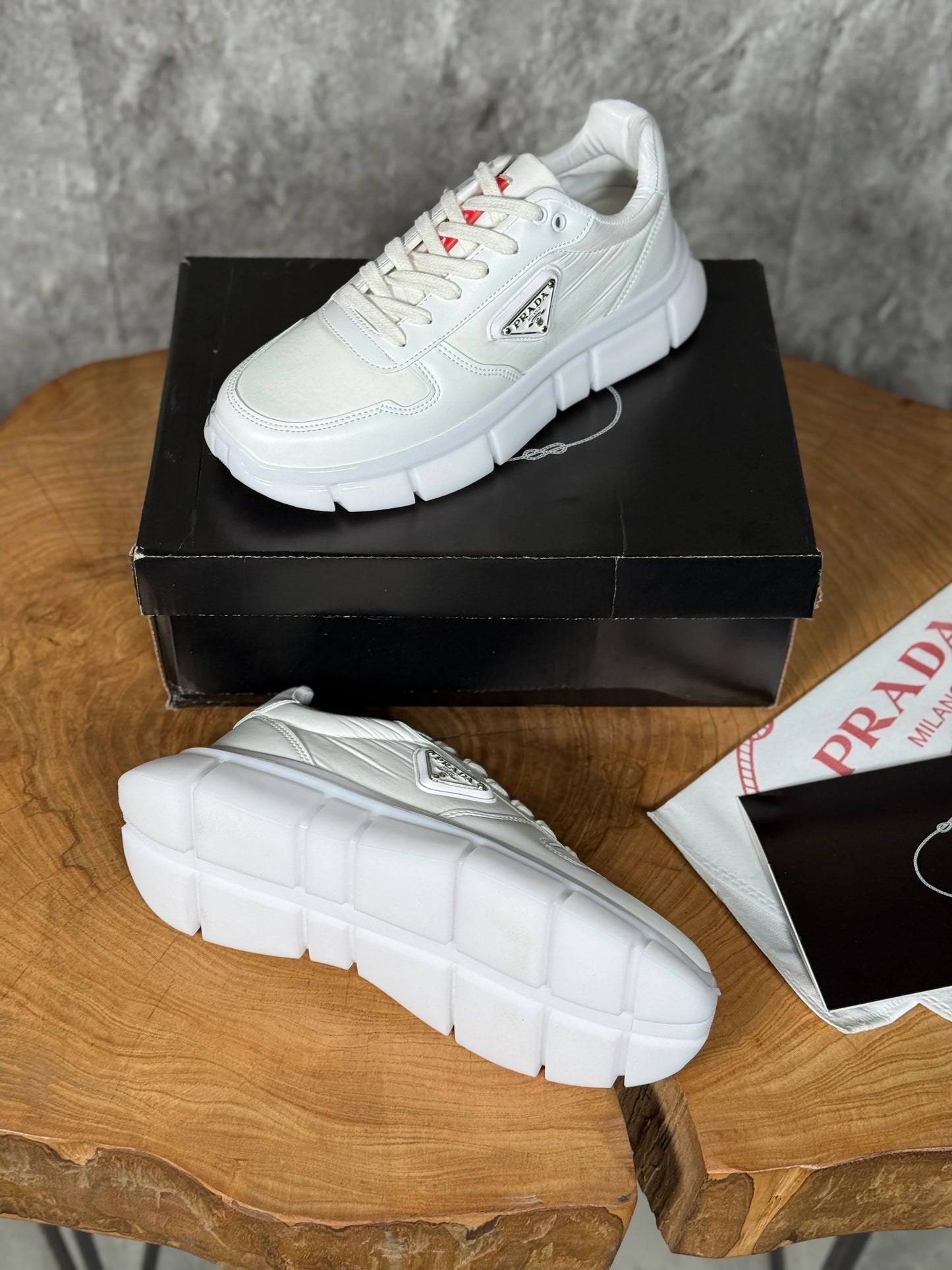 PRADA MODELİ