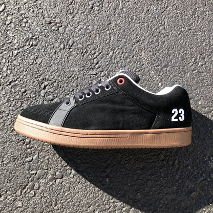 Etnies SAL23 x SSD Black Gum
