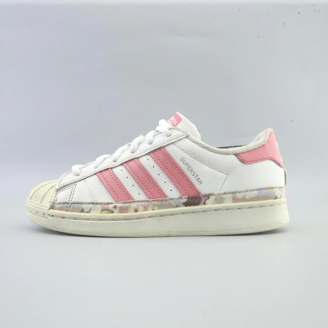 SUPERSTAR
